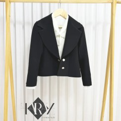 تصویر کراپ کت مشکی Black Crop Jacket
