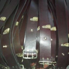 تصویر کمربندافسری ۵ سانت چرم بلغاری یراق کامل برنجی 