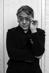 تصویر تابلو شاسی پرتره نویسندگان / 18*13 / کازئو ایشی گورو / عکس 