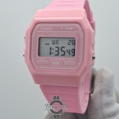 تصویر ساعت دیجیتال کاسیو Casio F91W رنگ صورتی | مدل کلاسیک اسپرت زنانه و مردانه با آلارم و کورنومتر 
