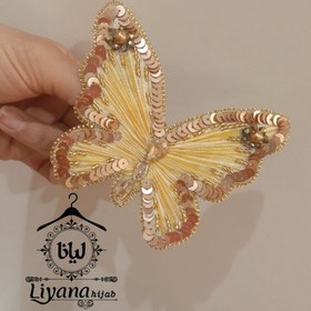 تصویر گل‌سینه جواهردوزی پروانه طلایی 