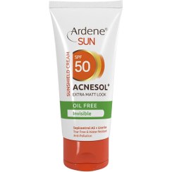 تصویر کرم ضد آفتاب بدون رنگ فاقد چربی spf50 آردن با خاصیت مات کنندگی . ضد آفتاب صورت مدل - چرب SPF 50 حجم 50 برند آردن بی رنگ