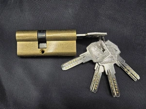 تصویر فروشگاه ابزار یراق لاک سنتر