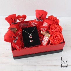 تصویر باکس ولنتاین دخترانه خرسی قرمز و نیم ست قلبی 