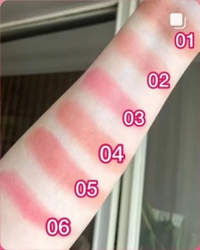 تصویر رژگونه مایع پد دار 