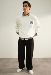 تصویر خرید اینترنتی پلیور مردانه سفید ترندیول من TMNAW24SW00012 Ekru Erkek Oversize Çiçek Nakışlı İçi Yumuşak Tüylü Pamuklu Sweatshirt