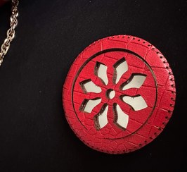 تصویر آینه چرمی 