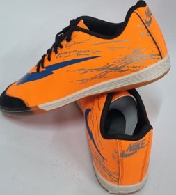 تصویر کفش فوتسال و فوتبال دوردوخت شده و رویه چرم مصنوعی ا Futsal and soccer shoes Futsal and soccer shoes