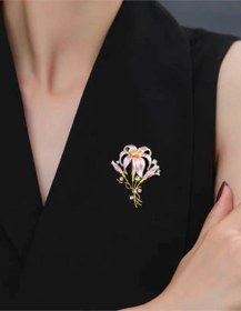 تصویر گل سینه شاخه گل صورتی 