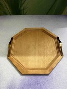تصویر سینی چوبی مدل شش ضلعی دسته برنزی 