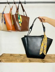 تصویر کیف دستی زنانه طرح اسکارف‌دار سایز بزرگ همراه کیف آرایشی| مدل کلاسیک شیک سیمین ترند 