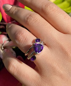 تصویر انگشتر نقره با سنگ‌آمیتیس دستساز زنانه Handmade silver ring with amethyst stone