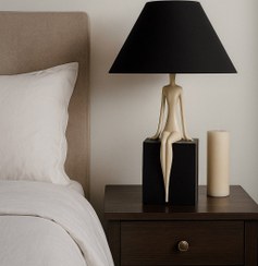 تصویر آباژور مدرن طرح لیدی روی نیمکت 