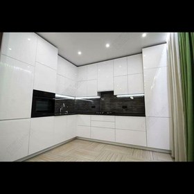 تصویر کابینت سفارشی هایگلس سفید و رنگی پاک چوب کدD۱۲۰ 