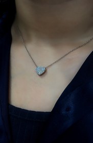 تصویر گردنبند نقره ی دخترانه طرح قلب نگینی Silver necklace with a shape of heart