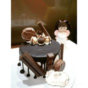 تصویر کیک خامه ای با دریپ شکلات هانی کیک 