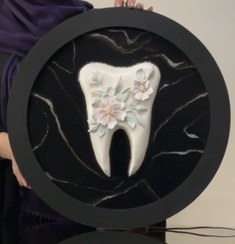 تصویر تابلو دندان نقش‌برجسته 