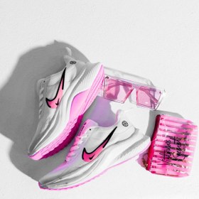 تصویر کتونی رانینگ زنانه 