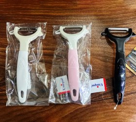 تصویر پوستکن یونیک تیغه اره ای بسیار تیز و برنده رنگ رندوم ارسال میشود 