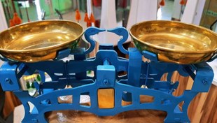 تصویر ترازو برنجی دوکفه فلزی نیم کیلویی 