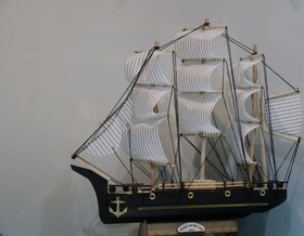 تصویر کشتی چوبی اقتصادی مشکی 