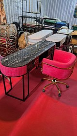 تصویر ست میز ناخن و صندلی 