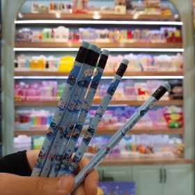 تصویر مداد مشکی طرح استیچ 