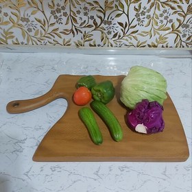 تصویر تخته سرو چوبی و تخته گوشت دسته داسی از چوب راش 