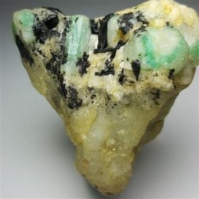 تصویر زمرد روی بستر 