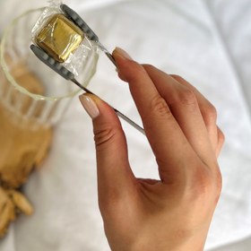 تصویر یخ فلزی طلایی 