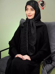 تصویر روسری مجلسی ساتن ژاکارد مشکی فندی قواره بزرگ 