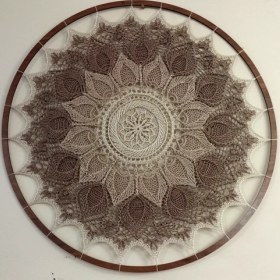 تصویر دیوارکوب قلاب بافی گرد ماندالا استریا تابلوی قلاب بافی