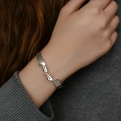 تصویر دستبند بنگل نقره‌ای مدل اسپیرال کد BA00032 