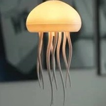 تصویر چراغ خواب عروس دریایی رقصان و زیبا با طرحی منحصر به فرد 