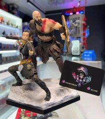 تصویر فیگور کریتوس و آتریس از God of War 