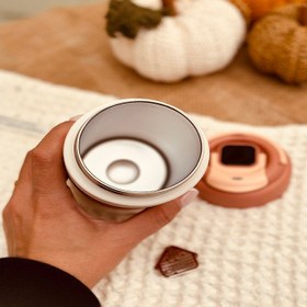 تصویر تراول ماگ ۵۰۰ میلی لیتر دماسنج دار رنگ مشکی و صورتی 