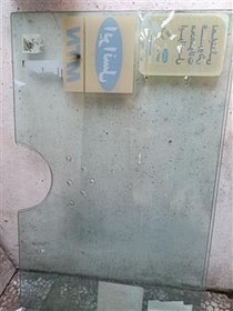 تصویر شیشه اتاق صندوقدار 