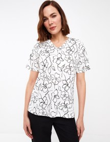تصویر تی شرت زنانه آستین کوتاه طرح دار یقه هفت ال سی وایکیکی 