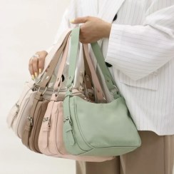 تصویر کیف دوشی زنانه مدل آیسن از چرم مصنوعی 