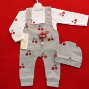 تصویر لباس نوزادی سه تیکه طرح آلبالو ( مناسب بدو تولد و بیمارستان تا حدود 1 الی2 ماهگی) 