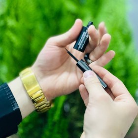 تصویر خط چشم مویی واوvov 