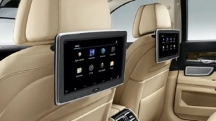 تصویر مانیتور پشت سری و پشت صندلی اندروید طرح لکسوزی Lexus-style Android headrest and seatback monitor