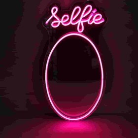 تصویر آینه نئونی “SELFIE” 