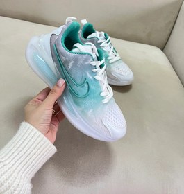 تصویر کتونی زیر شیشه ای 