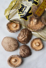 تصویر قارچ شیتاکه خشک ضد hpv بسته 100گرمی Dry shiitake mushroom anti-hpv package 100 grams