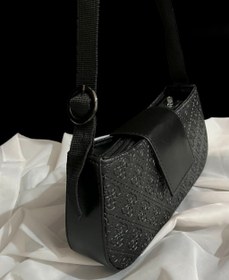 تصویر کیف دوشی مشکی زنانه بلک گریپ | تک زیپ گیره‌دار با بند قابل تنظیم 