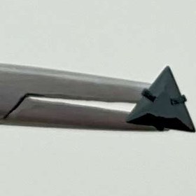 تصویر پیرسینگ مثلث مشکی 