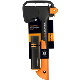 تصویر تبر به همراه چاقو تیزکن X7 فیسکارس Fiskars X7 ax with knife sharpener