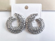 تصویر گوشواره زنانه تاش مدل حلقه پرنگین 