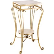 تصویر میز کنار سالنی کلاسیک دو طبقه 